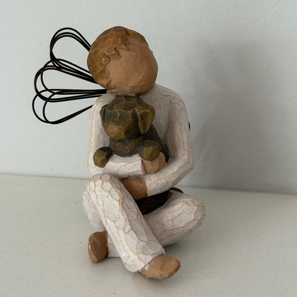 Willow Tree Angel of Comfort Figurine Susan Lordi Seated Angel with Dog 26059